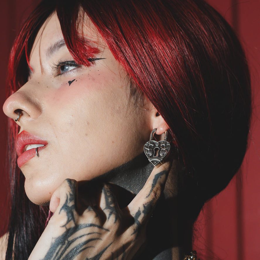 SKULL HEARTLOCK EARRINGS
