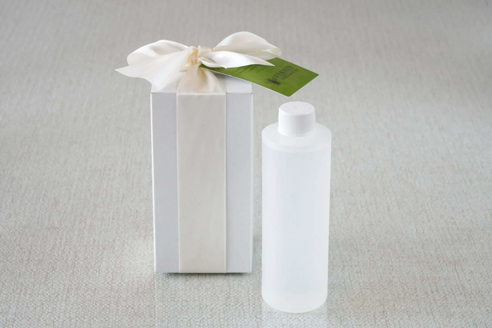 B's Knees Diffuser Refill Scents in Gardenia at Wrapsody