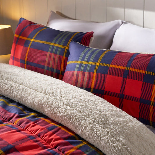 Coverless Sherpa Reversible 10.5 Tog Duvet Set - Red/Navy
🇬🇧